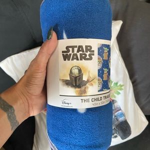 Disney Star Wars The Mandalorian Baby Yoda Travel Blanket